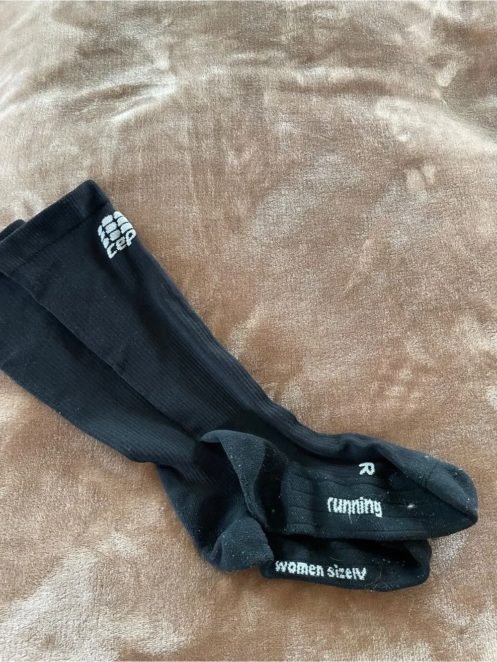 CEP Women’s Black Running Socks Size IV (4) Equivalent to size 8-10